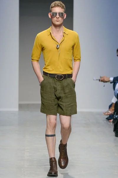 Look 4